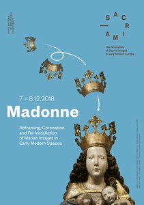 Hellblauer Veranstaltungsflyer. Weiße Schrift. Madonnenfigur aus Porzellan mit großer, goldener Krone.