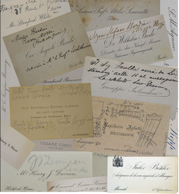 Viele verschiedene beschriebene Zettel.