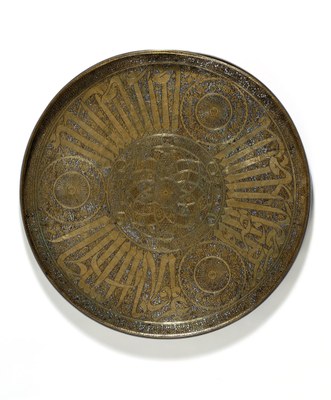 Syrien oder Ägypten, Tauschiertes Metalltablett, 1330-1360 © Victoria and Albert Museum, London