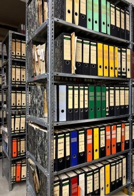 Ausstellung_Die_Unterlagen_befinden_sich_im_Zustand_der_Ablage_Foto_1