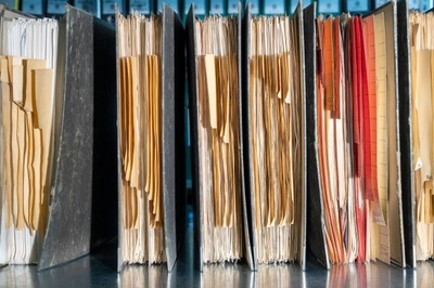 Ausstellung_Die_Unterlagen_befinden_sich_im_Zustand_der_Ablage_Foto_3