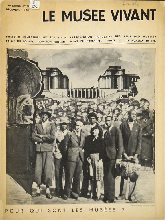 Deckblatt einer Zeitschrift: Fotomontage einer Menschenmenge und einer ozeanischen Maske vor dem Musée de l’Homme; in der ersten Reihe Madeleine Rousseau.