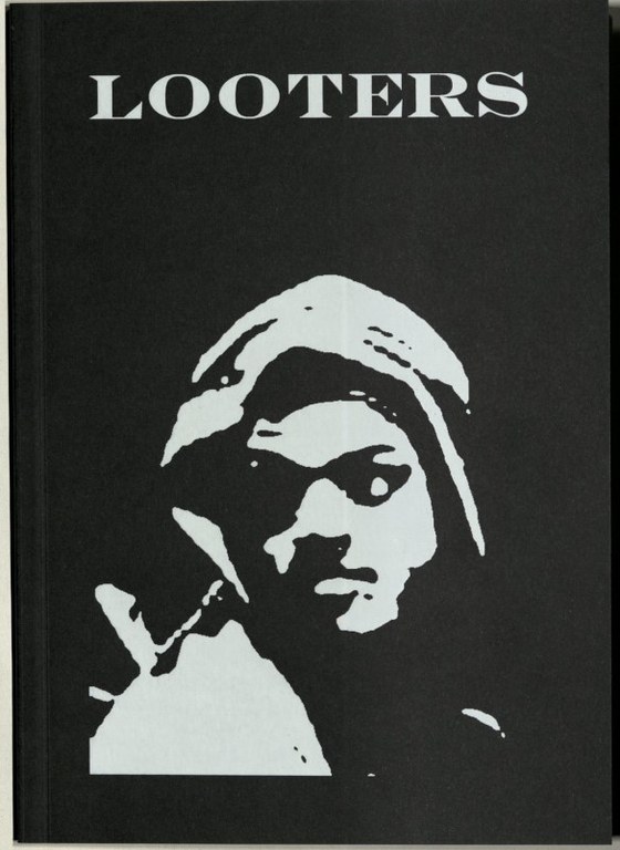 Schwarzes Buchcover mit einem weißen Porträt