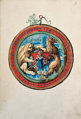Bunte kreisrunde Buchmalerei. Innerhalb des Kreises steht eine kleine Madonnenfigur, die von zwei Löwen umgeben ist.