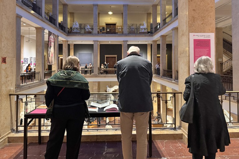 eroeffnung-der-ausstellung-unbekleidet-ausgezogen-am-15-april-2026-im-zi-foto-s-spieler