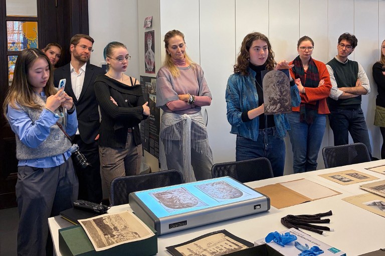 fuehrung-des-nachwuchsforums-durch-das-zi-am-25-februar-2026-im-rahmen-des-deutschen-kongresses-fuer-kunstgeschichte-foto-lena-schneider