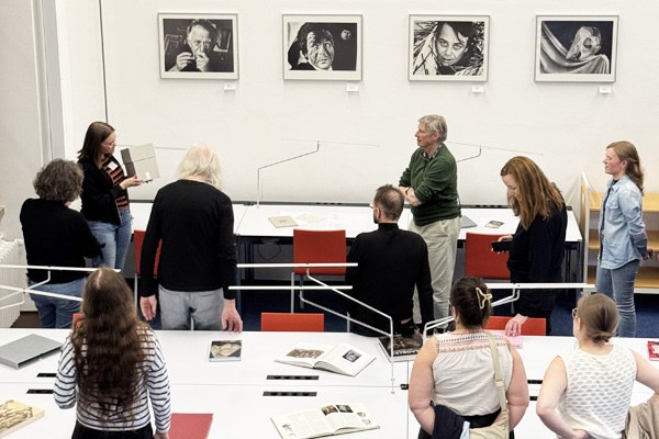 fuehrung-im-rahmen-der-nacht-der-bibliotheken-am-4-april-2025-im-zi-foto-susanne-spieler