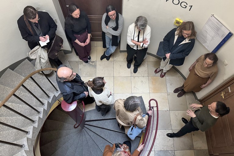 fuehrung-mit-lena-schneider-und-cosima-dollansky-anlaesslich-des-tags-der-provenienzforschung-2026-foto-k-fehr