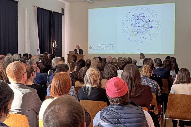 helbing-lecture-mit-michael-hutter-am-22-april-2026-im-zi-foto-e-blueml