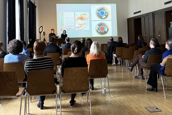workshop-60-jahre-zi-digital-zu-anfaengen-und-entwicklung-der-digitalen-kunstgeschichte-am-26-2-2025-am-zi-foto-susanne-spieler