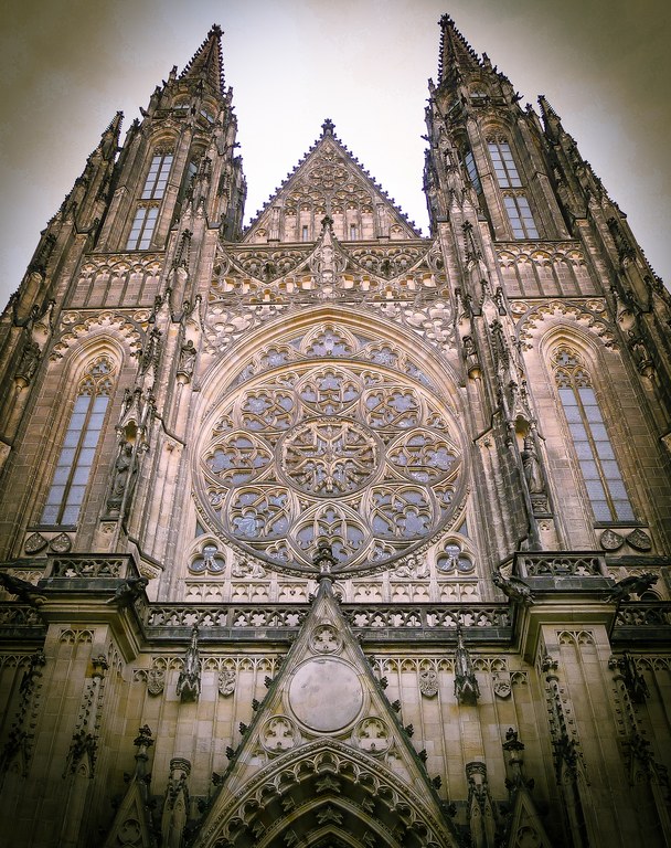 Bildunterschrift: Westfassade des Prager Veitsdoms, Foto: Katja Schröck